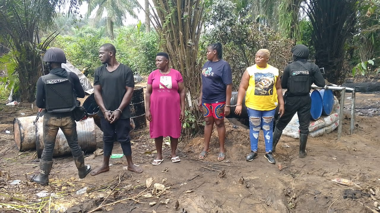 OIL THEFT: NSCDC CG SIS DISMANTLES SEVERAL ILLEGAL LOCAL REFINERIES IN ABIA STATE, ARRESTS 4 NOTORIOUS SUSPECTS