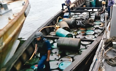 Navy Vows To Crush Oil Thieves In Niger Delta