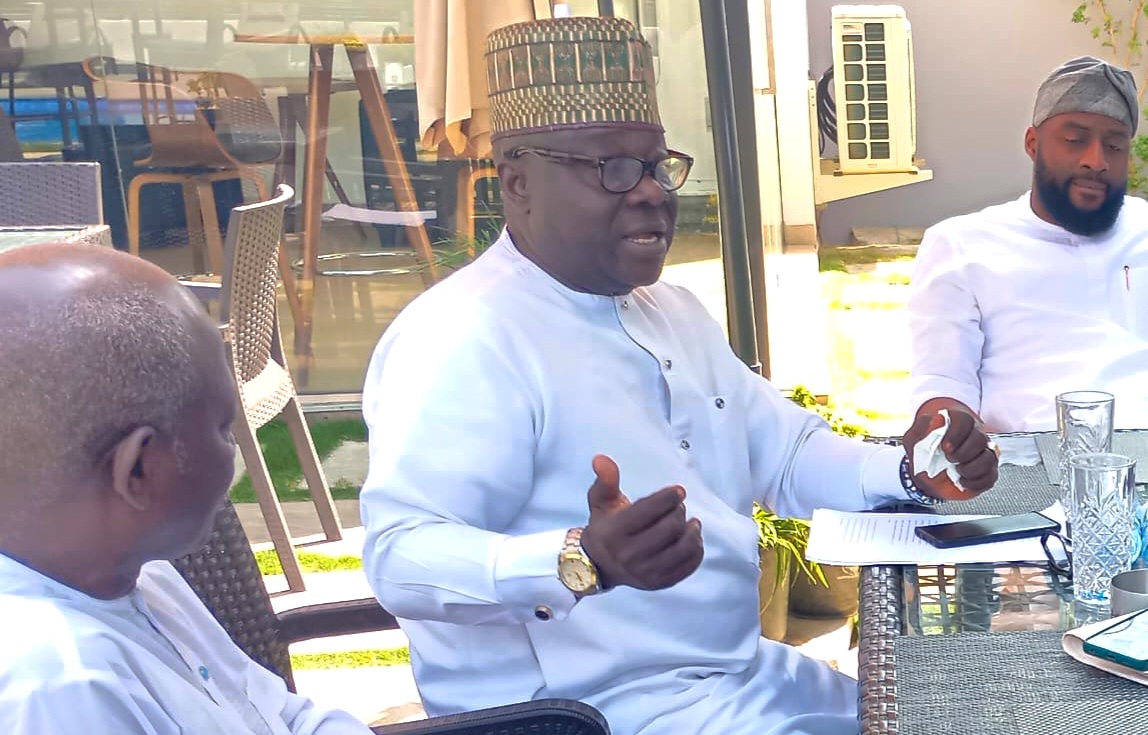 PEOPLE’S SECURITY MONITOR: The People’s Security Monitor team, led by its CEO/Editor-in-Chief, Isiaka Mustapha (middle), met with the Right Honourable Adebo Ogundoyin, Speaker of the Oyo State House of Assembly/Chairman, Conference of Speakers of Nigeria, yesterday in Abuja, during a roundtable appraisal of Nigeria’s security situation.