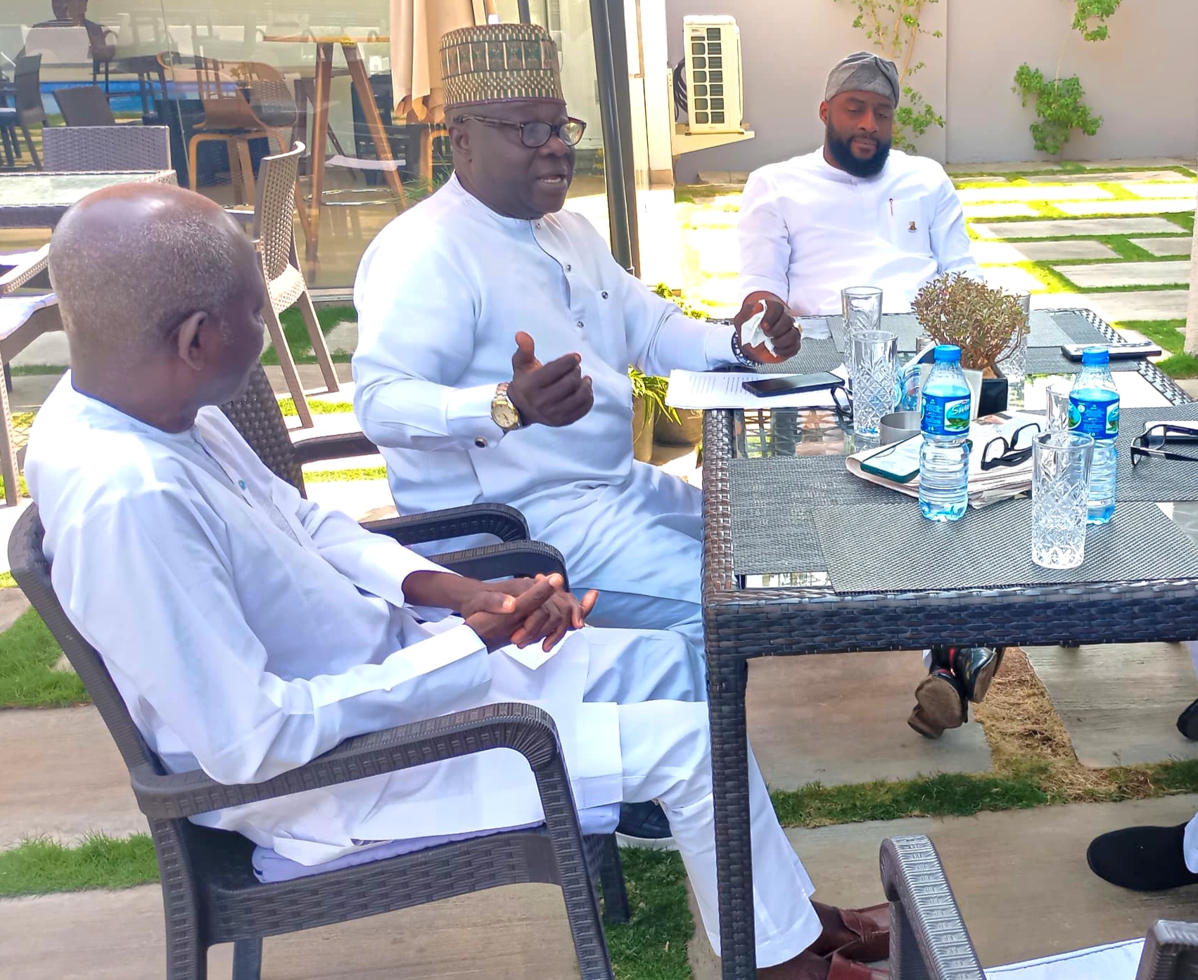 PEOPLE’S SECURITY MONITOR: The People’s Security Monitor team, led by its CEO/Editor-in-Chief, Isiaka Mustapha (middle), met with the Right Honourable Adebo Ogundoyin, Speaker of the Oyo State House of Assembly/Chairman, Conference of Speakers of Nigeria, yesterday during a roundtable appraisal of Nigeria’s security situation.