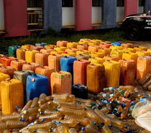 OIL THIEVES FLEE AS LAGOS NSCDC OPERATIVES SEIZE 70KEGS CONTAINING 25LTRS PMS EACH, SACKS, AND OTHER EXHIBITS IN BADAGRY