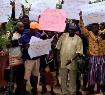 Protest in Osun over alleged Amotekun’s arrest, detention of community chiefs