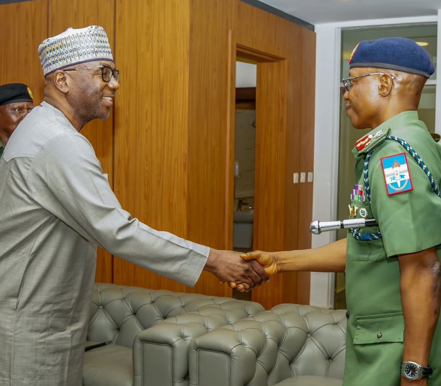 SaferKwara: Governor AbdulRazaq Holds Strategic Meeting With Top Army Brass