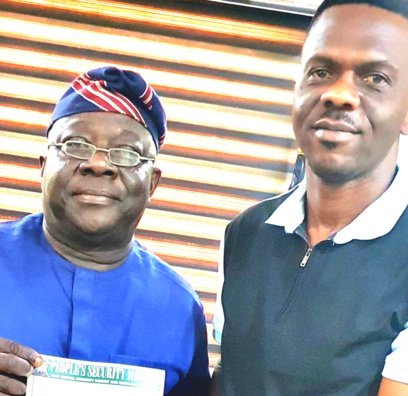 KOMANDAN RUNDUNAR HAKAR MA’ADANAI TA MUSAMMAN TA NSCDC, JOHN ONOJA ATTAH, YA KARɓI TAKARDAR NADA SHIGA ZAɓEN LAMBAN YABO NA 2025 NA PEOPLE’S SECURITY MONITOR