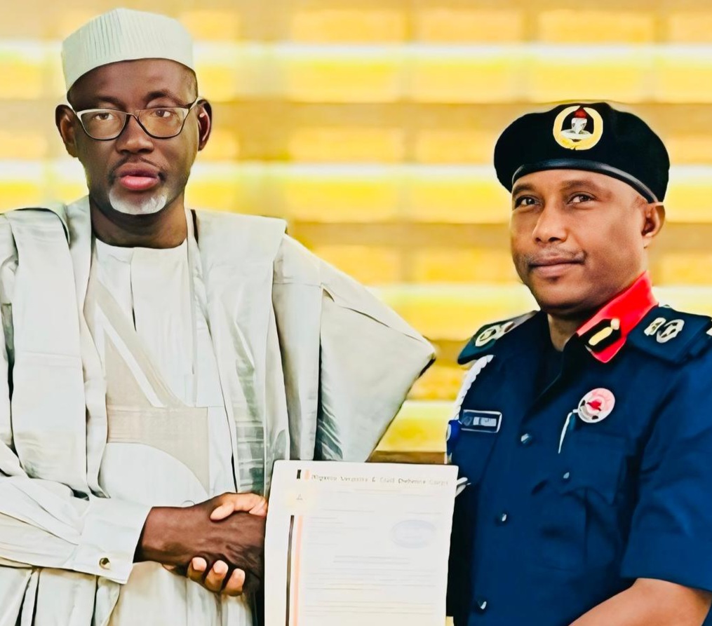 Sabon Kwamandan NSCDC, Muhammad Kabiru Ingawa, Ya Mika Takardar Karɓar Aiki ga Gwamnan Jihar Jigawa