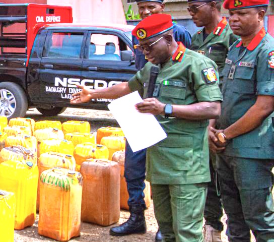 Hukumar nscdc ta lagos ta kama lita 4,000 na man fetur a hannun masu fataucin doka a badagry