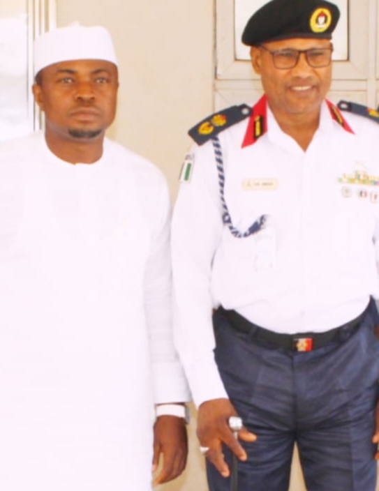 KOMANDAN UMORU YA ZIYARCI SHUGABAN NSUBEB BA TARE DA SHIRI BA