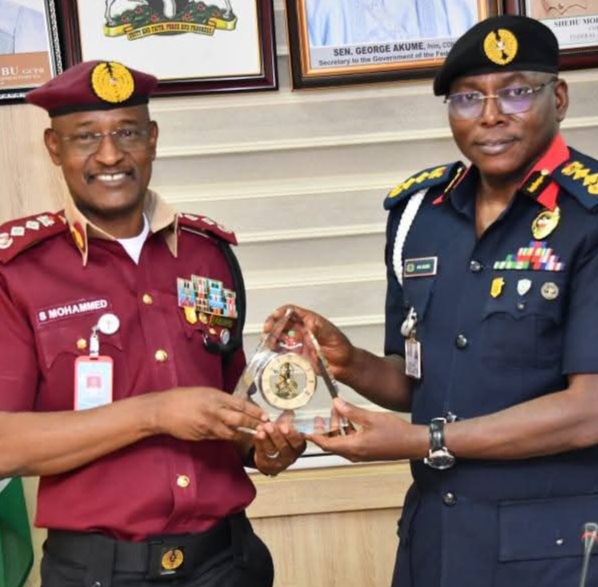 NSCDC Za Ta Koyi Tsarin Ayyukan FRSC yayin da CG Ya Yaba da Shekaru 16 na Ingantaccen Tsarin Gudanarwa