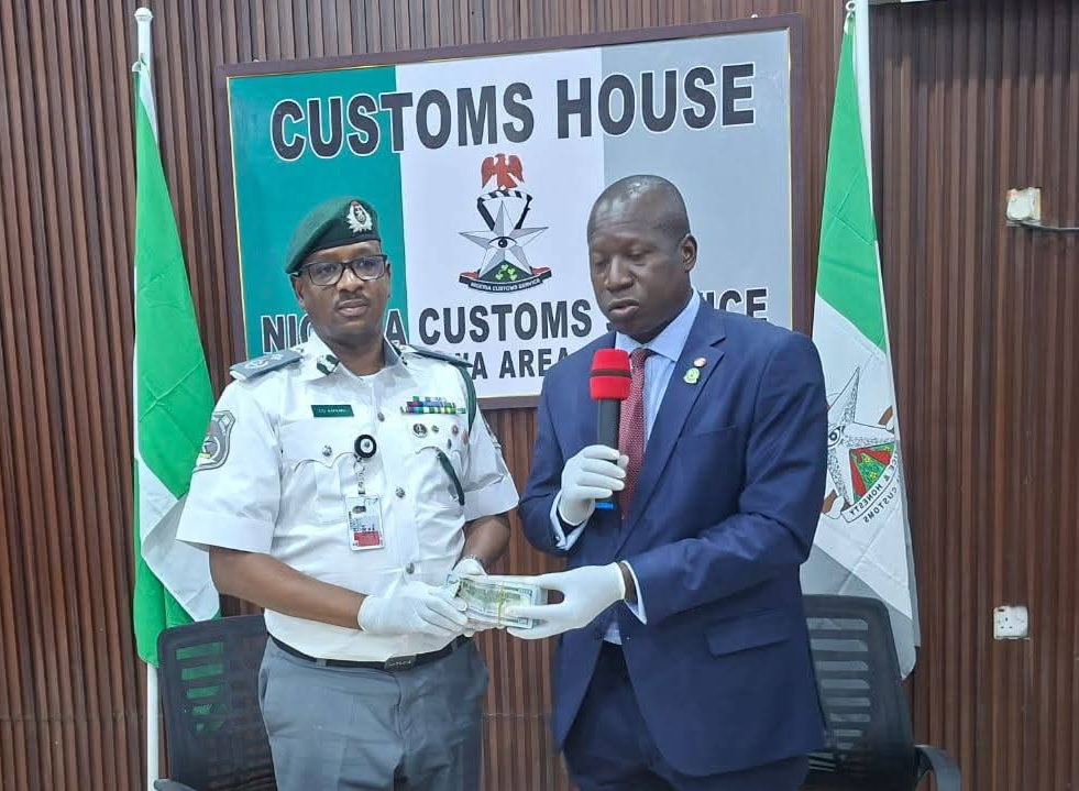 Customs Intercepts Undeclared $461,600 at Kano Airport, Transfers Suspects to EFCC