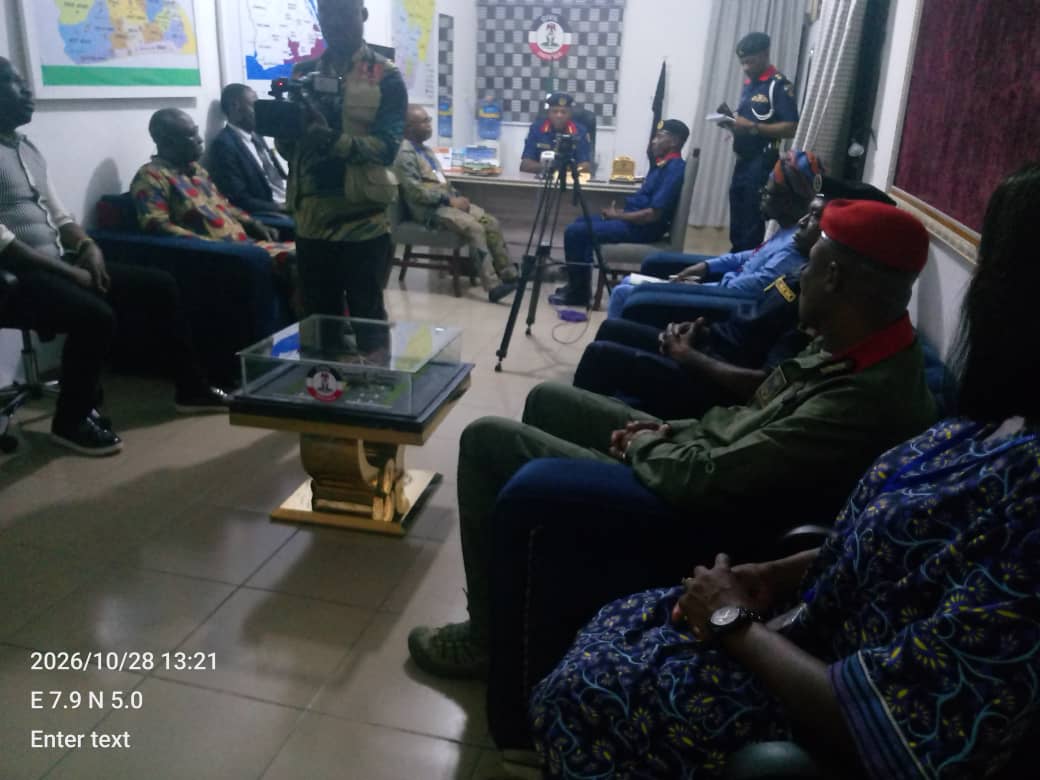 NSCDC AKWA IBOM COMMANDANT, OLARICHE JONATHAN, RECEIVES NUJ NTA UYO CHAPEL DELEGATION